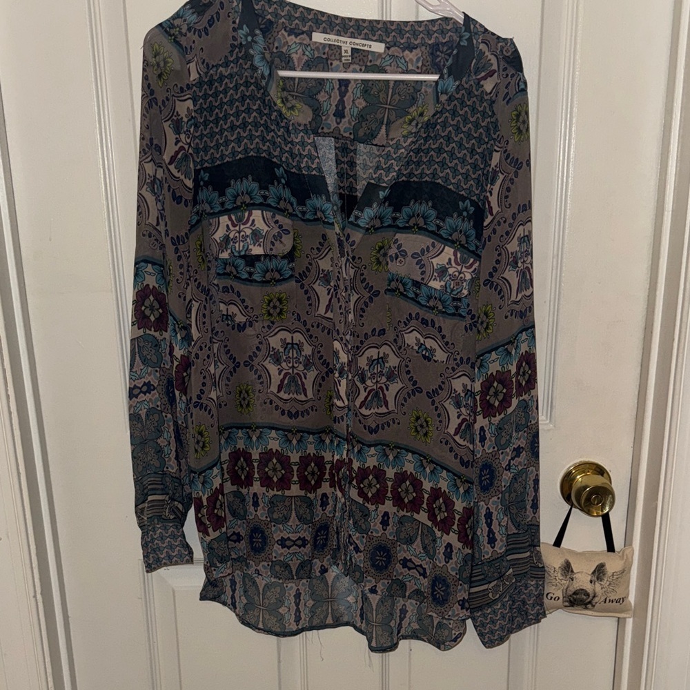 Gorgeous silky floral Women's Top